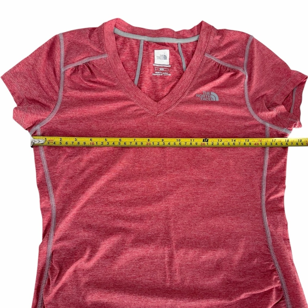 THE NORTH FACE Heathered Coral Pink Athletic V-Neck Activewear T-Shirt m - Picture 9 of 11